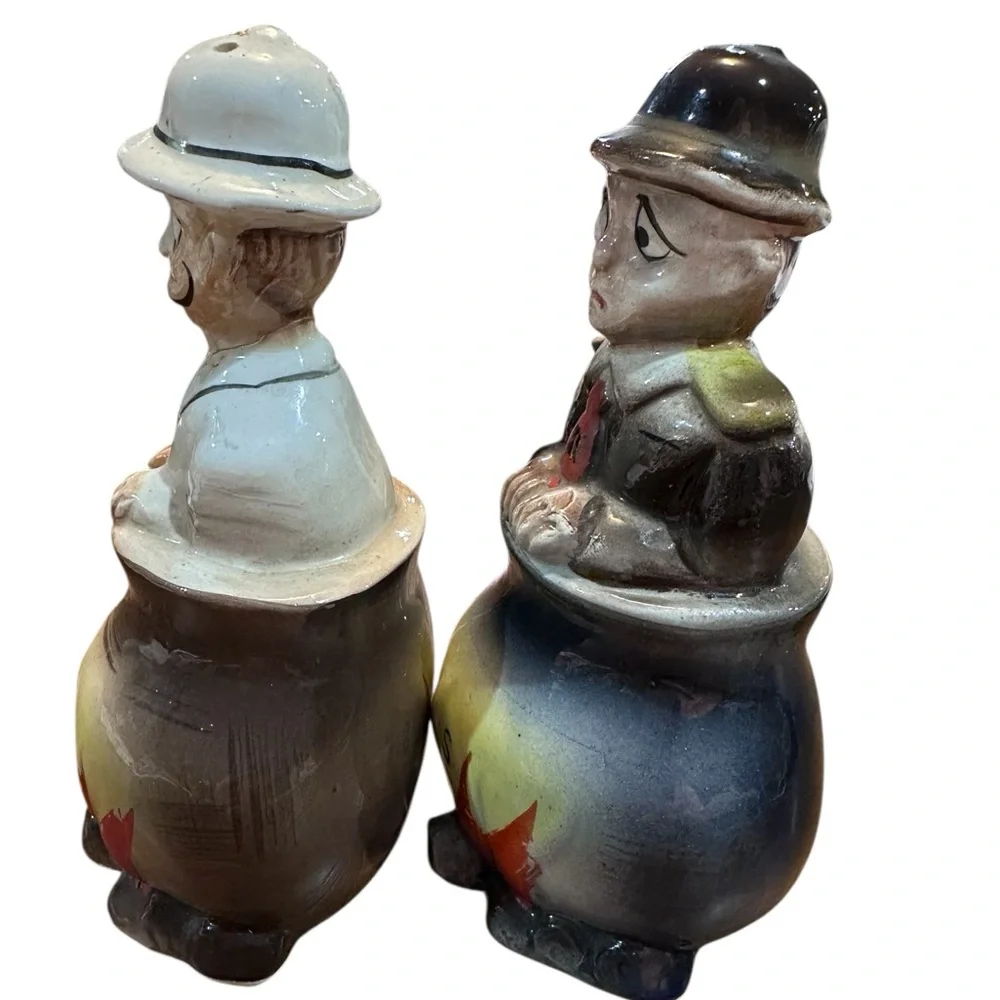Vintage Japan Salt & Pepper Shakers Men in Boiling Pots‎ Ceramic Anthropomorphic